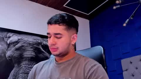 Angel Falconer online show from December 4, 2025, 2:43 am