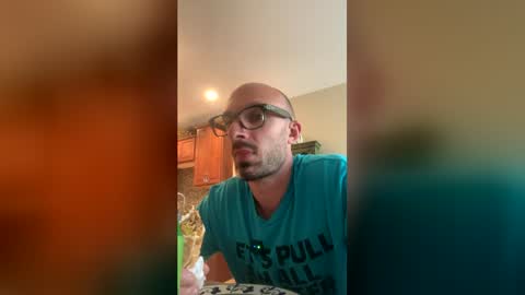 Snapshot of kingdaddysayless chatting on July 7, 2026, 8:13 pm kingdaddysayless online show from July 7, 2026, 8:13 pm