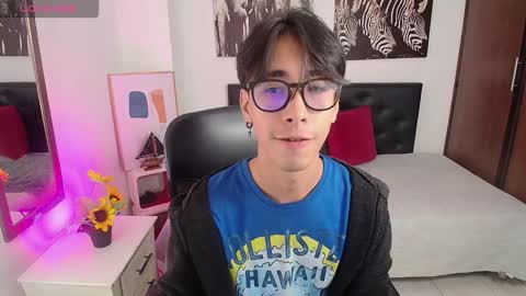 kingdanny_8 online show from November 5, 2025, 3:06 am