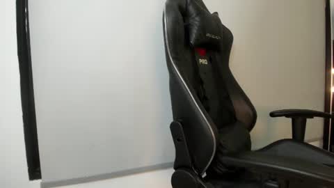 kingg_jay online show from June 11, 2026, 11:41 am