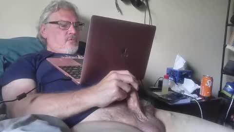 kingtongue10 online show from April 29, 2026, 9:43 pm