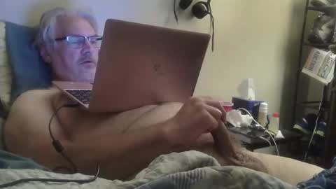 kingtongue10 online show from May 1, 2026, 6:40 am