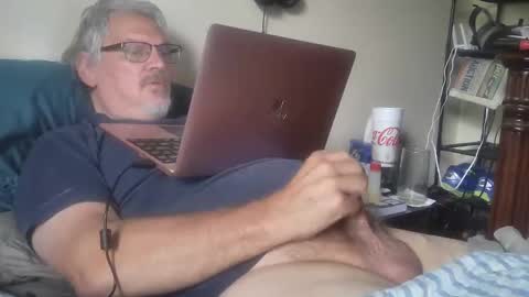 kingtongue10 online show from May 6, 2026, 8:14 pm