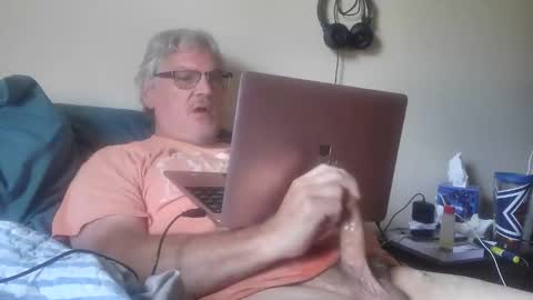 kingtongue10 online show from May 10, 2026, 2:55 pm