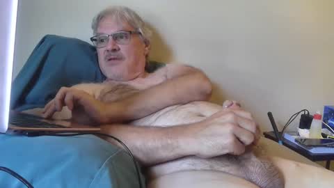 kingtongue10 online show from May 15, 2026, 9:44 pm