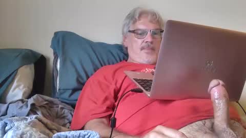 kingtongue10 online show from May 19, 2026, 9:43 pm
