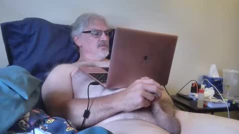 kingtongue10 online show from June 5, 2026, 3:18 pm