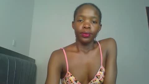 kinky_aria online show from October 13, 2025, 5:35 pm