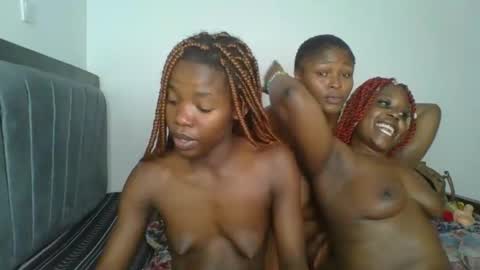 kinky_aria online show from November 17, 2025, 11:32 pm