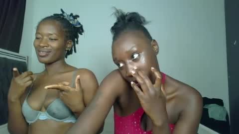 Snapshot of kinky_leila chatting on July 3, 2026, 6:47 pm kinky_leila online show from July 3, 2026, 6:47 pm