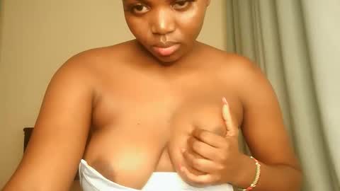 Lola online show from September 24, 2025, 1:09 am