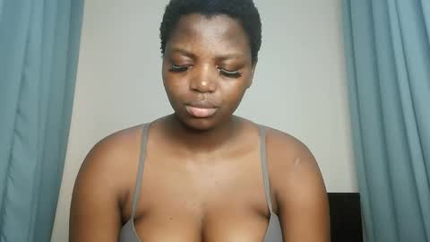 Lola online show from September 28, 2025, 12:43 pm