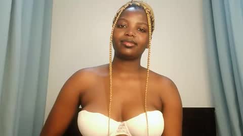 Lola online show from October 17, 2025, 5:59 pm