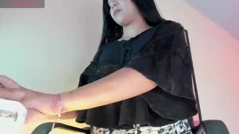 kinky yeyns online show from January 14, 2025, 11:37 pm