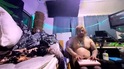 Snapshot of kinkybiguy14 chatting on June 10, 2026, 2:01 am Kinky Cassie online show from June 10, 2026, 2:01 am