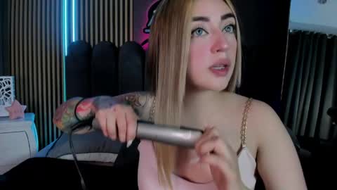 Snapshot of kinkydoll_ chatting on May 14, 2026, 11:22 pm Sara online show from May 14, 2026, 11:22 pm
