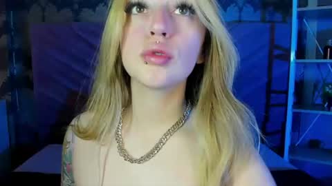 Snapshot of kinkydoll_ chatting on July 10, 2026, 12:04 am Sara online show from July 10, 2026, 12:04 am