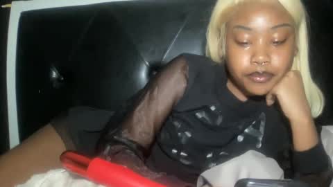 Bunniii online show from February 10, 2025, 9:58 am