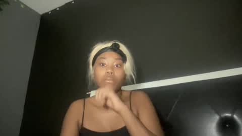 Bunniii online show from February 12, 2025, 10:24 am