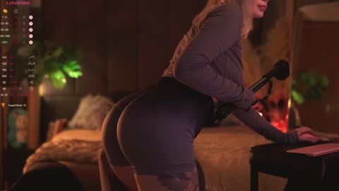 kinkylina_ online show from December 8, 2024, 8:41 am