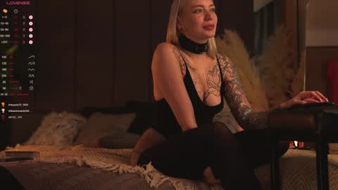 kinkylina_ online show from December 9, 2024, 3:11 pm