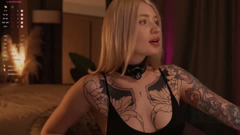 kinkylina_ online show from January 29, 2025, 1:49 pm