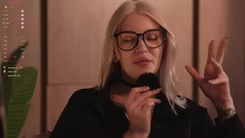 kinkylina_ online show from February 28, 2025, 7:03 pm