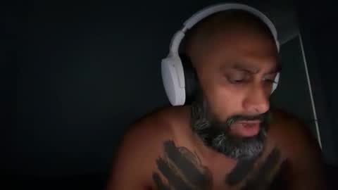 kinky black guy just letting it slide online show from March 16, 2026, 1:33 am