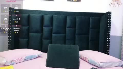 kinkywildmilf online show from December 18, 2025, 12:33 pm