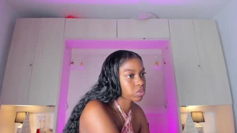 M A R A  online show from November 27, 2025, 8:11 pm