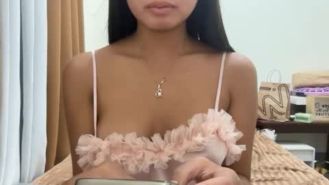 kira_danaya online show from April 12, 2026, 2:55 pm