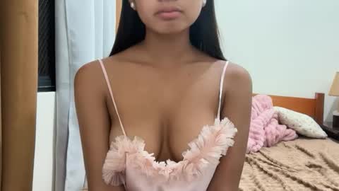 kira_danaya online show from May 26, 2026, 5:20 pm