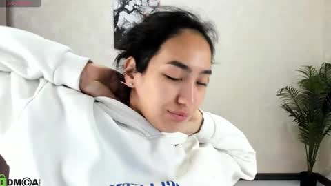 Aura online show from October 6, 2025, 3:26 am