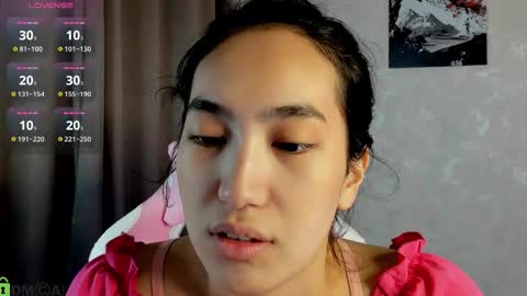 Aura online show from December 3, 2025, 3:47 am