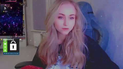 Snapshot of kira_love_sleep chatting on November 17, 2025, 4:24 pm you know thumb up me please its important online show from November 17, 2025, 4:24 pm