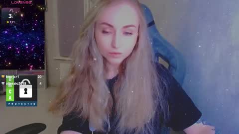 Snapshot of kira_love_sleep chatting on December 1, 2025, 4:01 pm you know thumb up me please its important online show from December 1, 2025, 4:01 pm