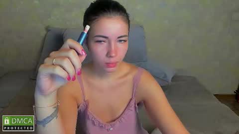 Kira  online show from November 5, 2025, 10:48 am