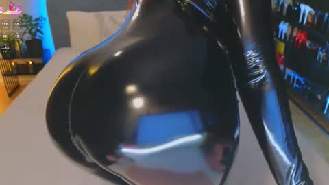 Kira online show from October 11, 2025, 8:18 pm