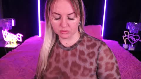 Kira online show from February 5, 2025, 2:29 am