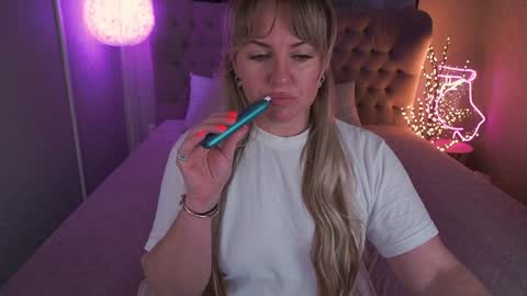 Kira online show from February 7, 2025, 1:04 am