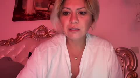 KiraDivine online show from September 10, 2025, 1:55 pm