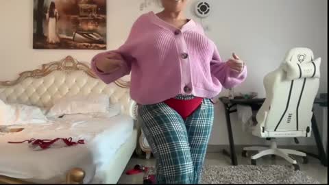 KiraDivine online show from October 10, 2025, 1:10 pm