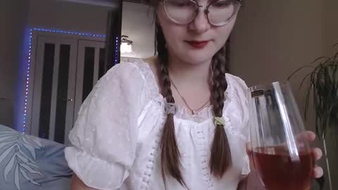 KiraGoldens online show from September 30, 2025, 7:24 am