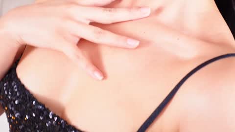 kira online show from December 10, 2024, 1:32 am