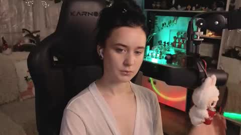 Kira    online show from January 8, 2026, 7:49 pm