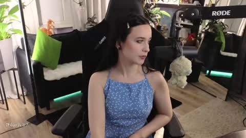 Kira    online show from April 10, 2026, 7:07 pm