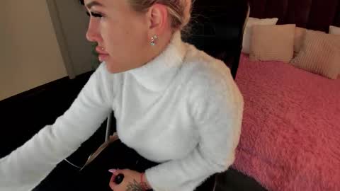 Kira online show from October 19, 2025, 1:50 am