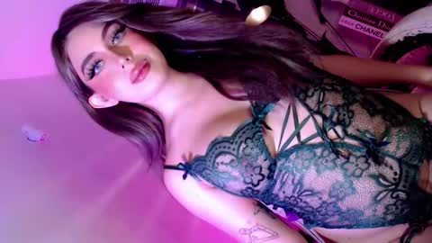 Snapshot of kiramillerxx chatting on December 19, 2025, 2:29 am Its your girl KIRA online show from December 19, 2025, 2:29 am