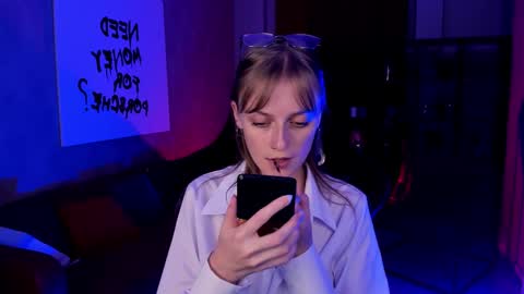 Kira online show from September 17, 2025, 8:32 pm