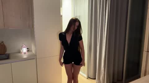 Kira online show from September 13, 2025, 5:02 pm